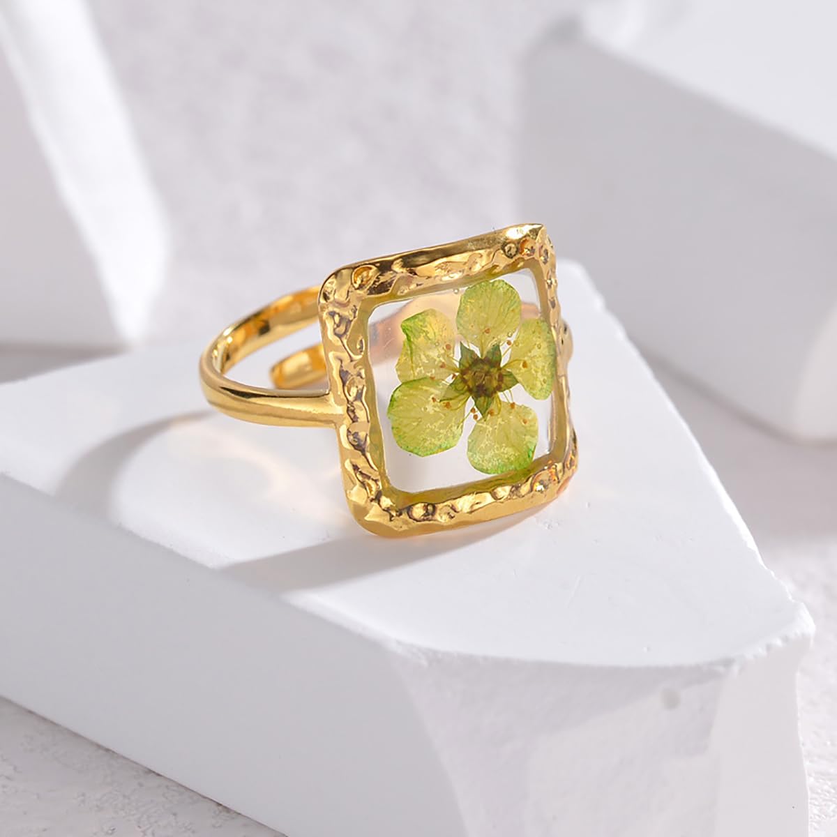 Handmade Dried Flower Statement Ring for Women Gold-Toned Stainless Steel Adjustable Pressed Blossom Forget-Me-Not Flowers Open Band Rings Wedding Holiday Jewelry