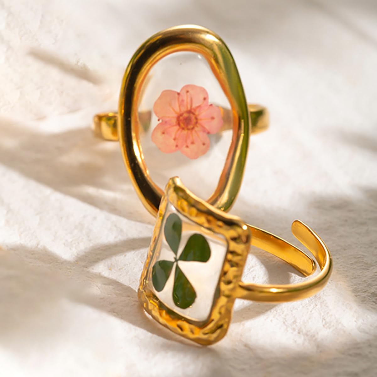 Handmade Dried Flower Statement Ring for Women Gold-Toned Stainless Steel Adjustable Pressed Blossom Forget-Me-Not Flowers Open Band Rings Wedding Holiday Jewelry