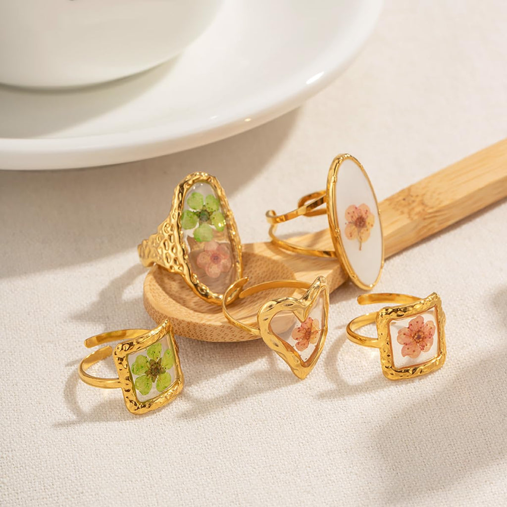 Handmade Dried Flower Statement Ring for Women Gold-Toned Stainless Steel Adjustable Pressed Blossom Forget-Me-Not Flowers Open Band Rings Wedding Holiday Jewelry