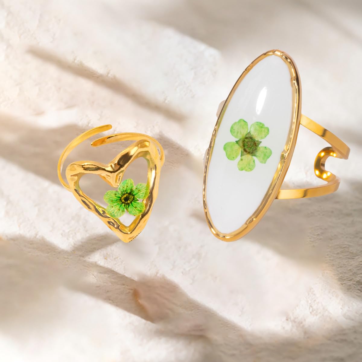 Handmade Dried Flower Statement Ring for Women Gold-Toned Stainless Steel Adjustable Pressed Blossom Forget-Me-Not Flowers Open Band Rings Wedding Holiday Jewelry